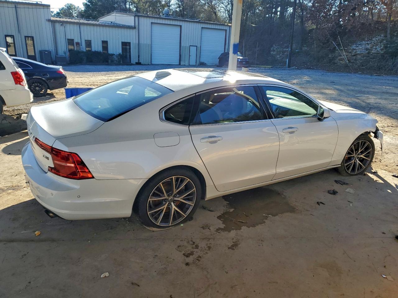 2018 VOLVO S90