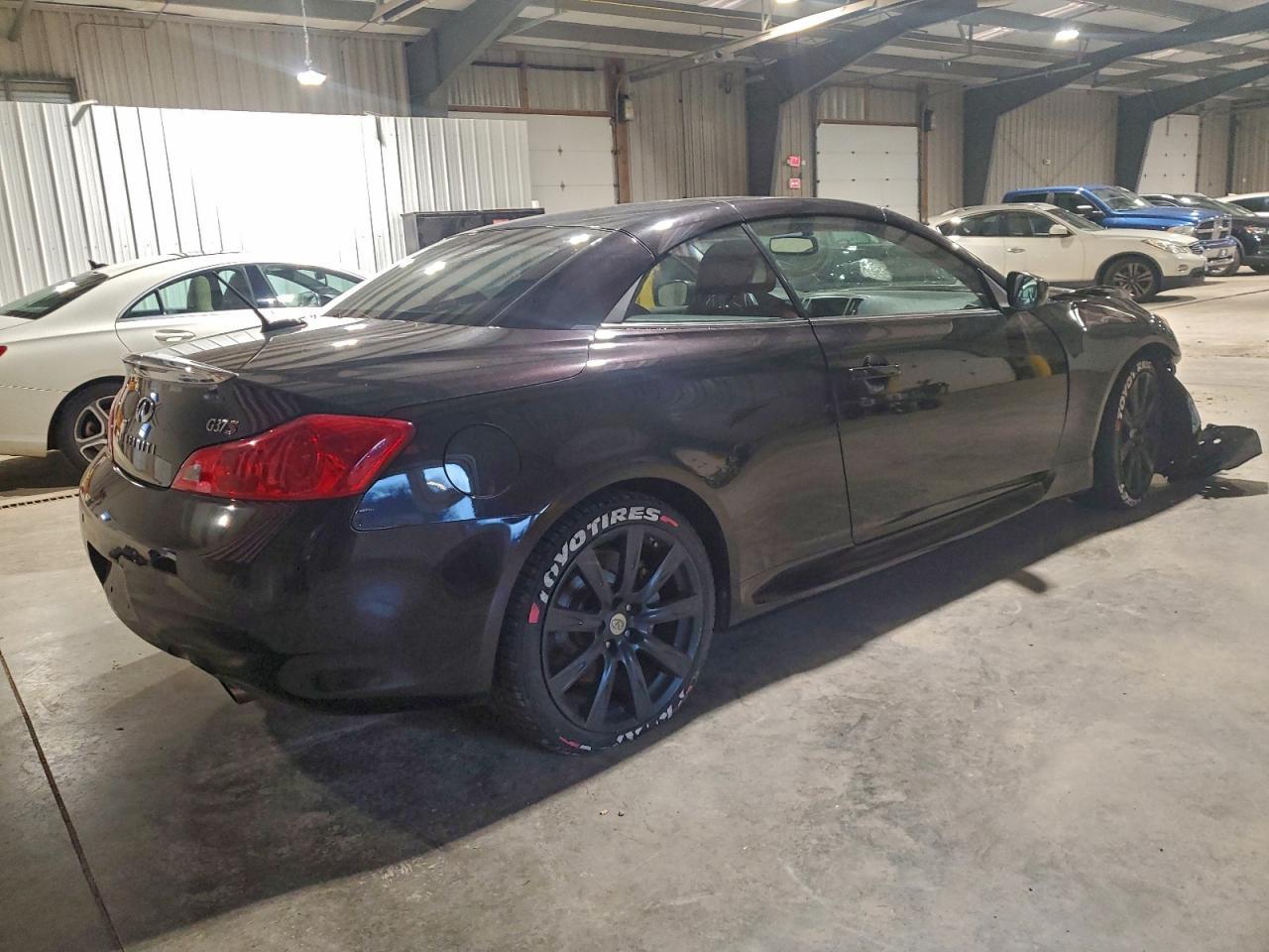 2011 INFINITI G37