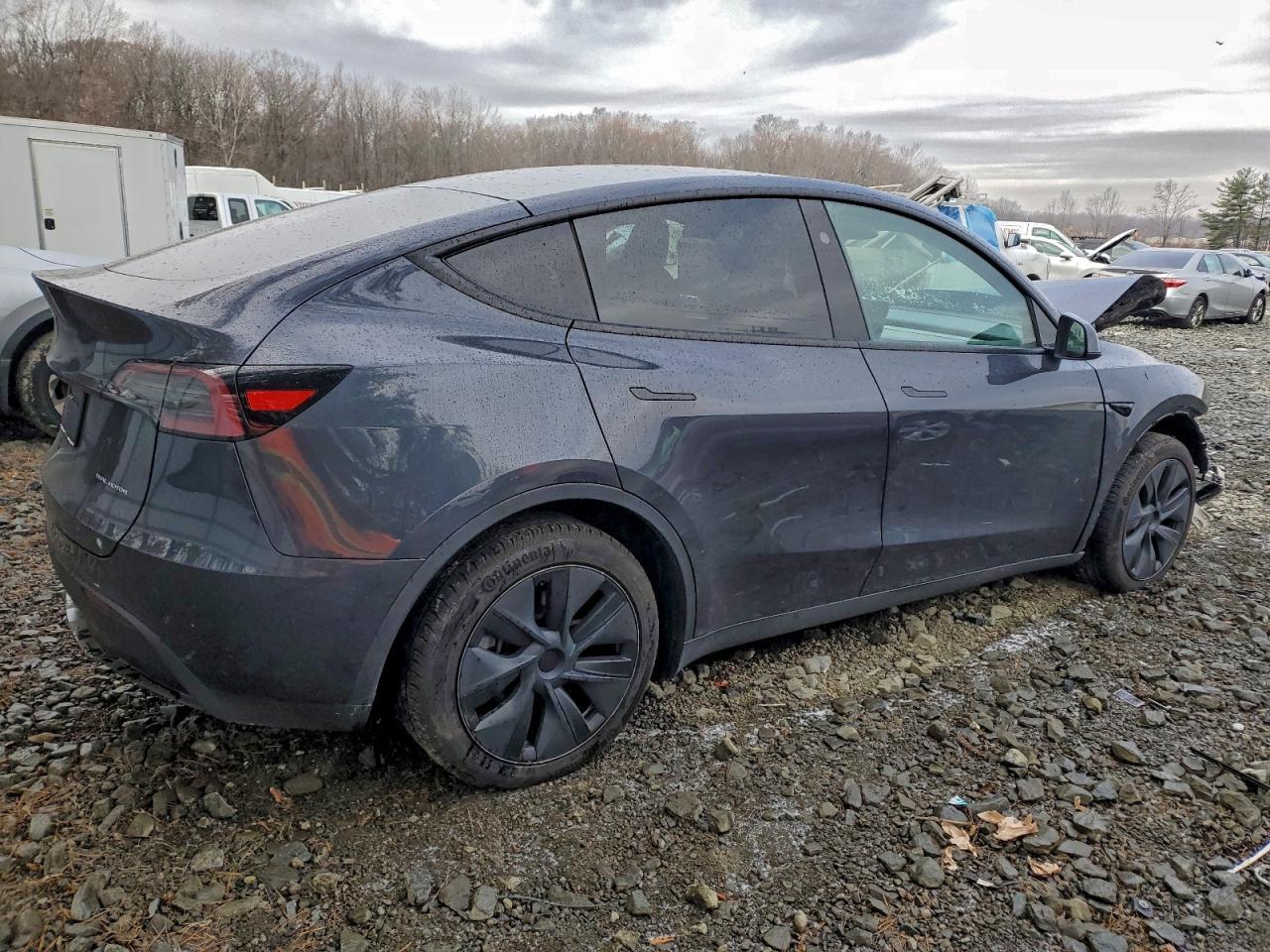 2024 TESLA MODEL Y