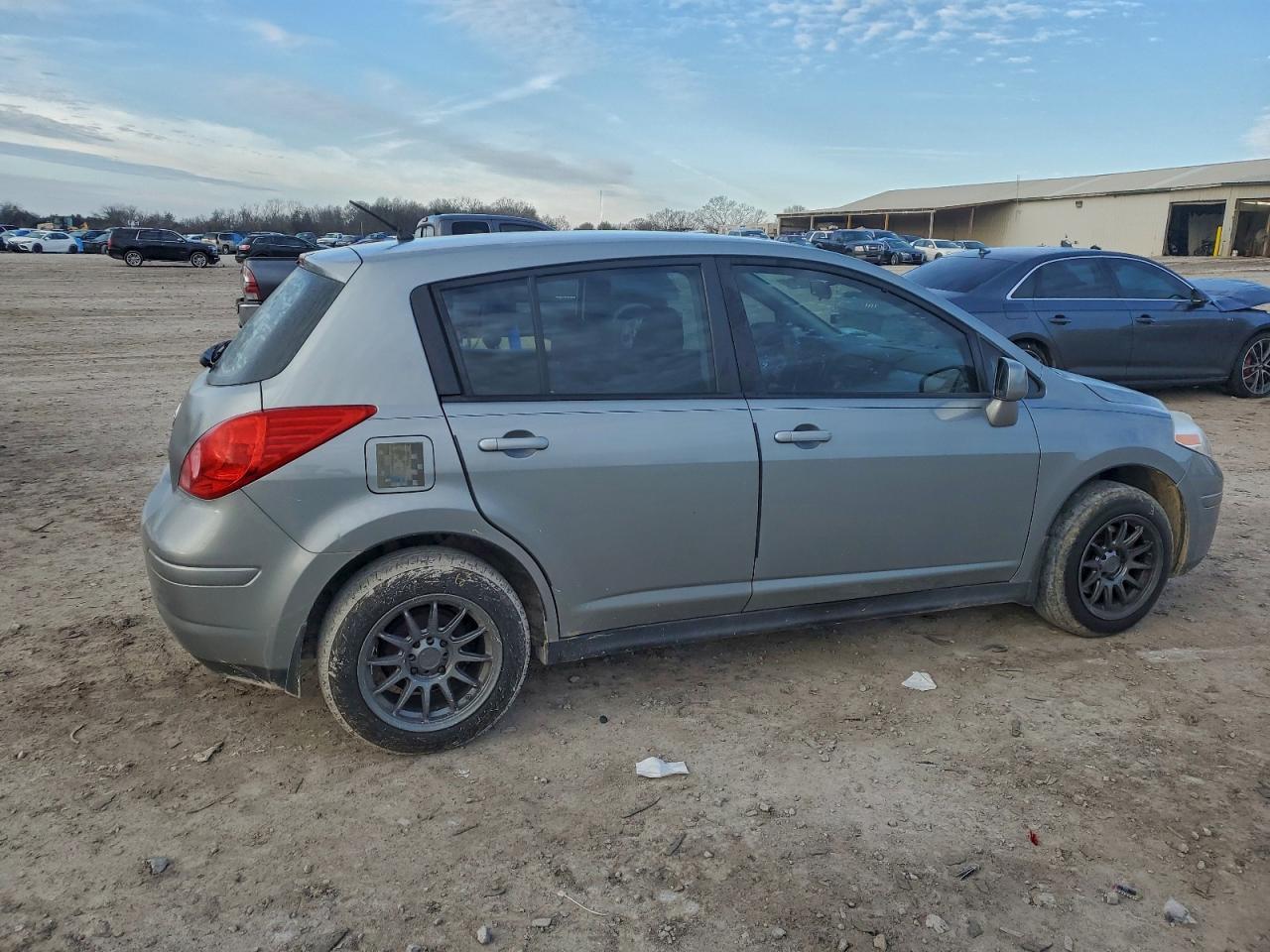 2010 NISSAN VERSA