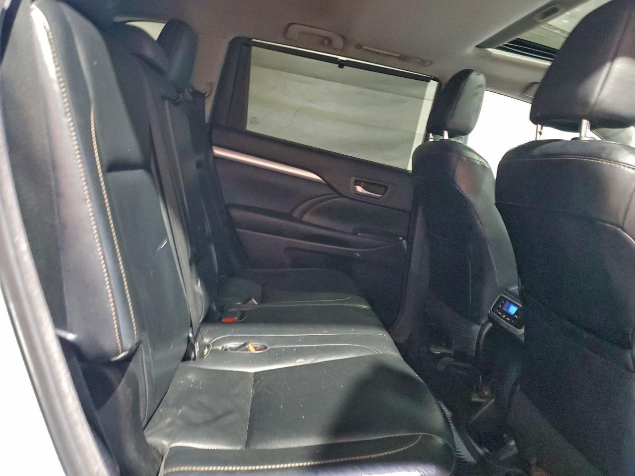 2016 TOYOTA HIGHLANDER