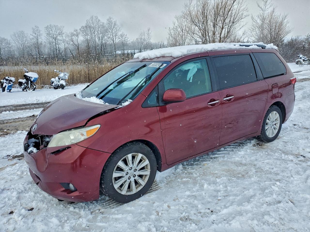 2015 TOYOTA SIENNA