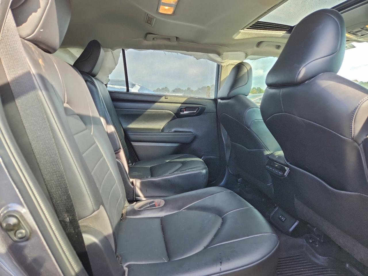 2022 TOYOTA HIGHLANDER
