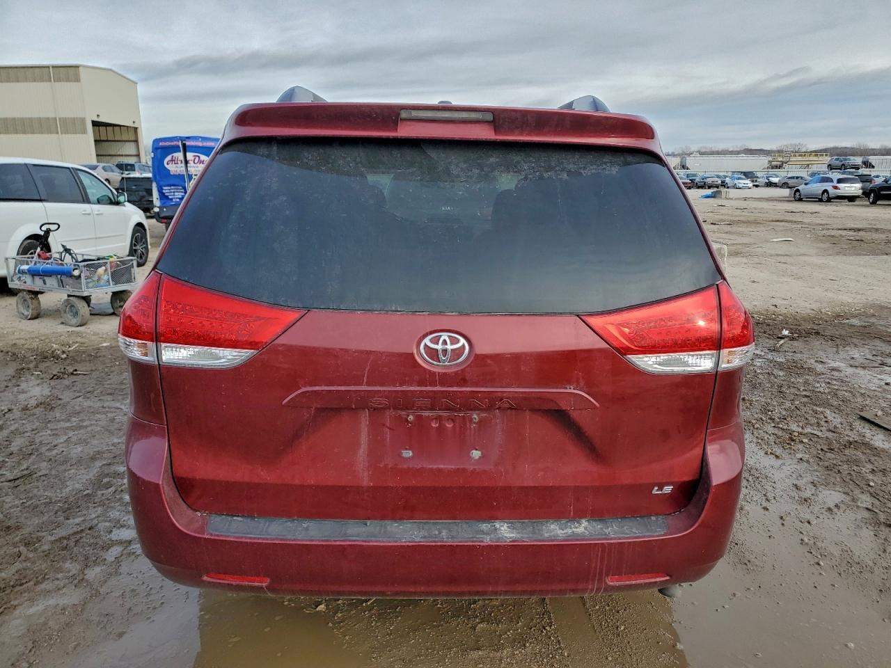 2012 TOYOTA SIENNA