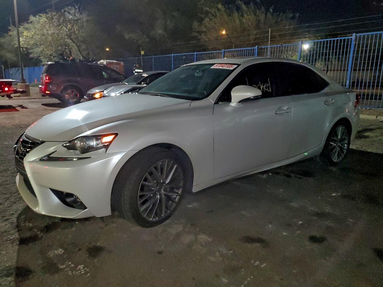 2016 LEXUS IS 200t