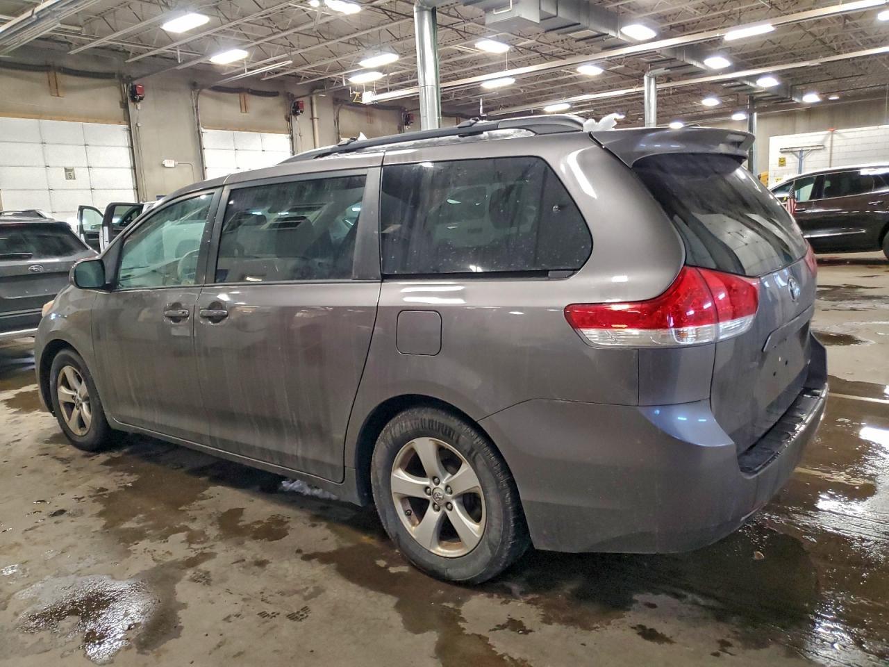 2014 TOYOTA SIENNA