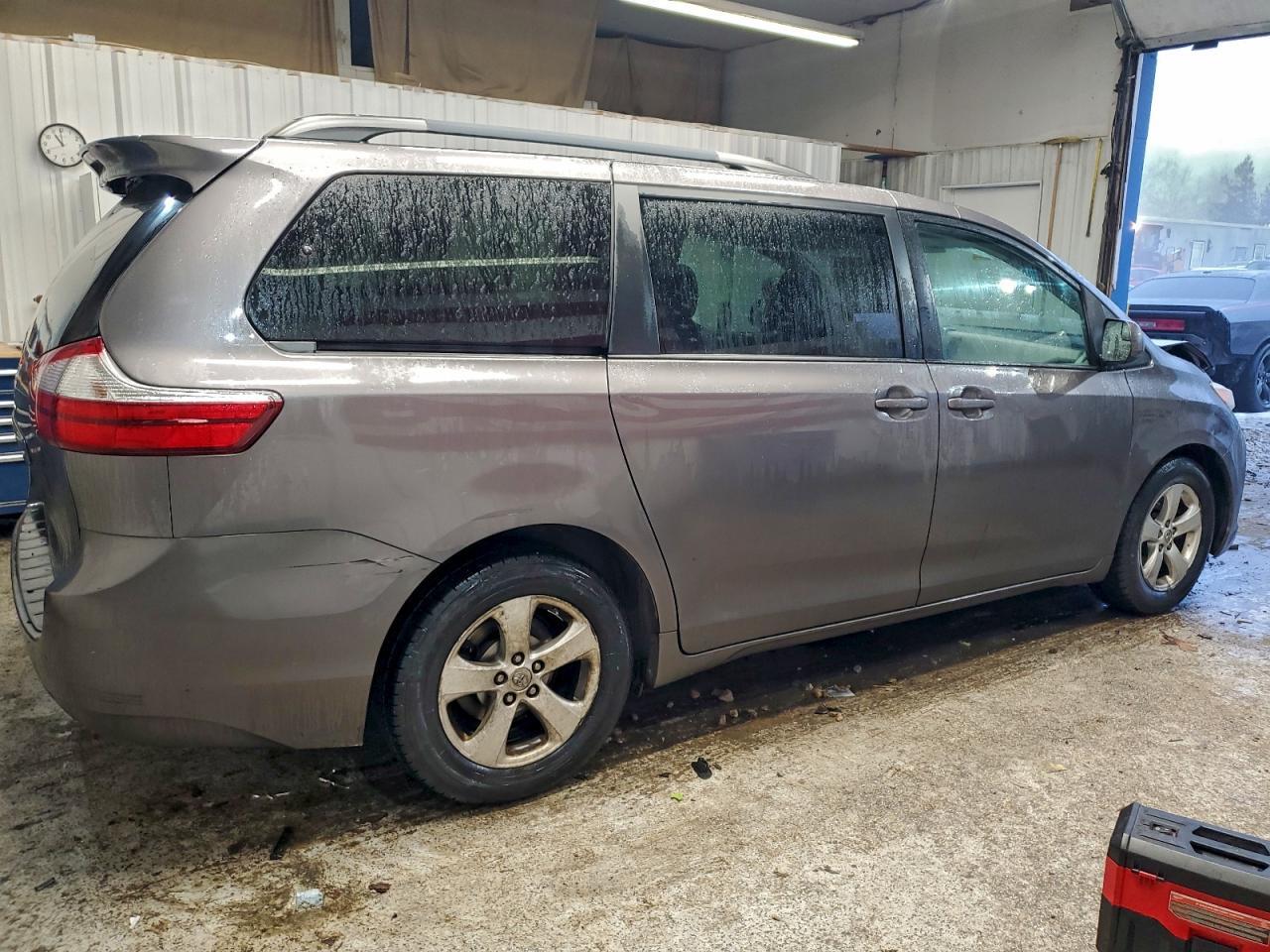 2017 TOYOTA SIENNA