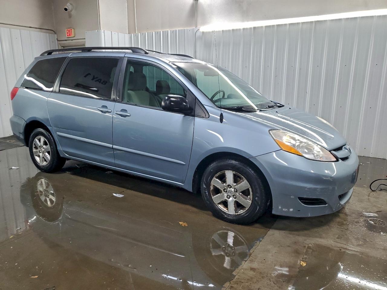 2010 TOYOTA SIENNA