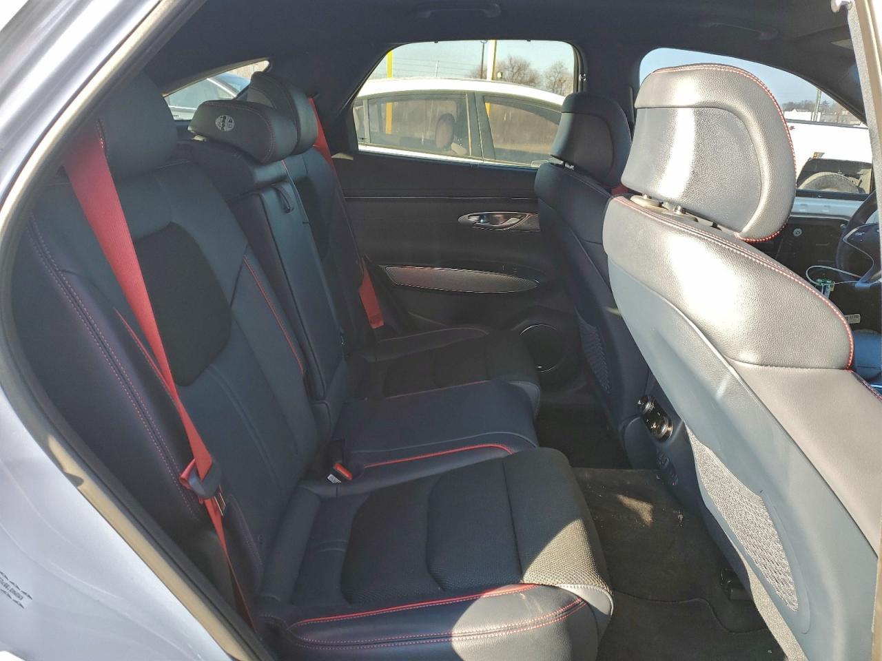2023 GENESIS GV70