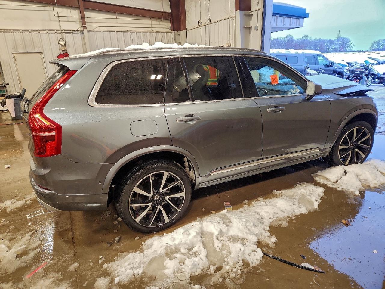 2019 VOLVO XC90