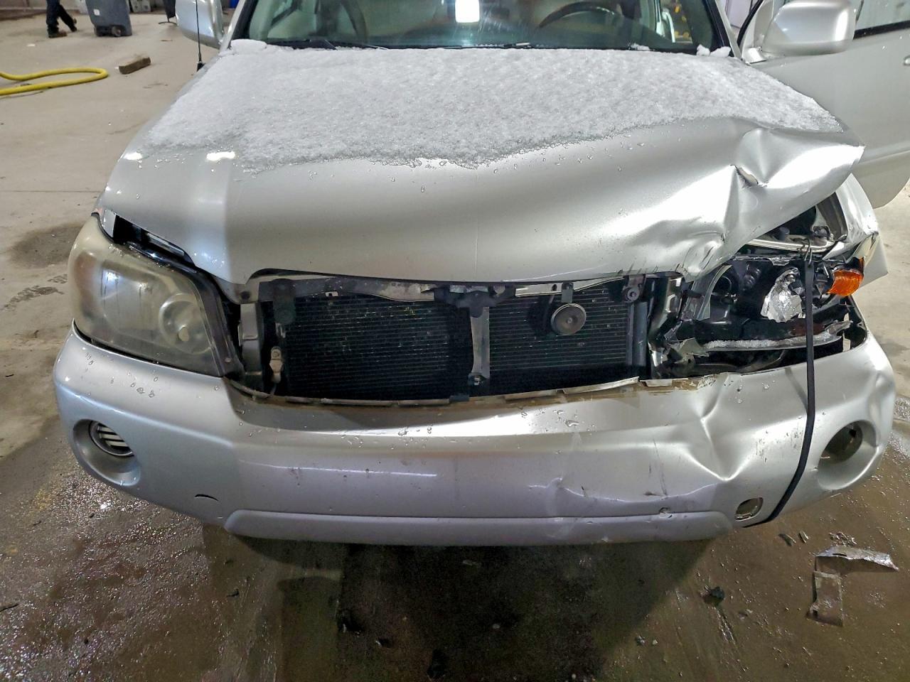 2004 TOYOTA HIGHLANDER