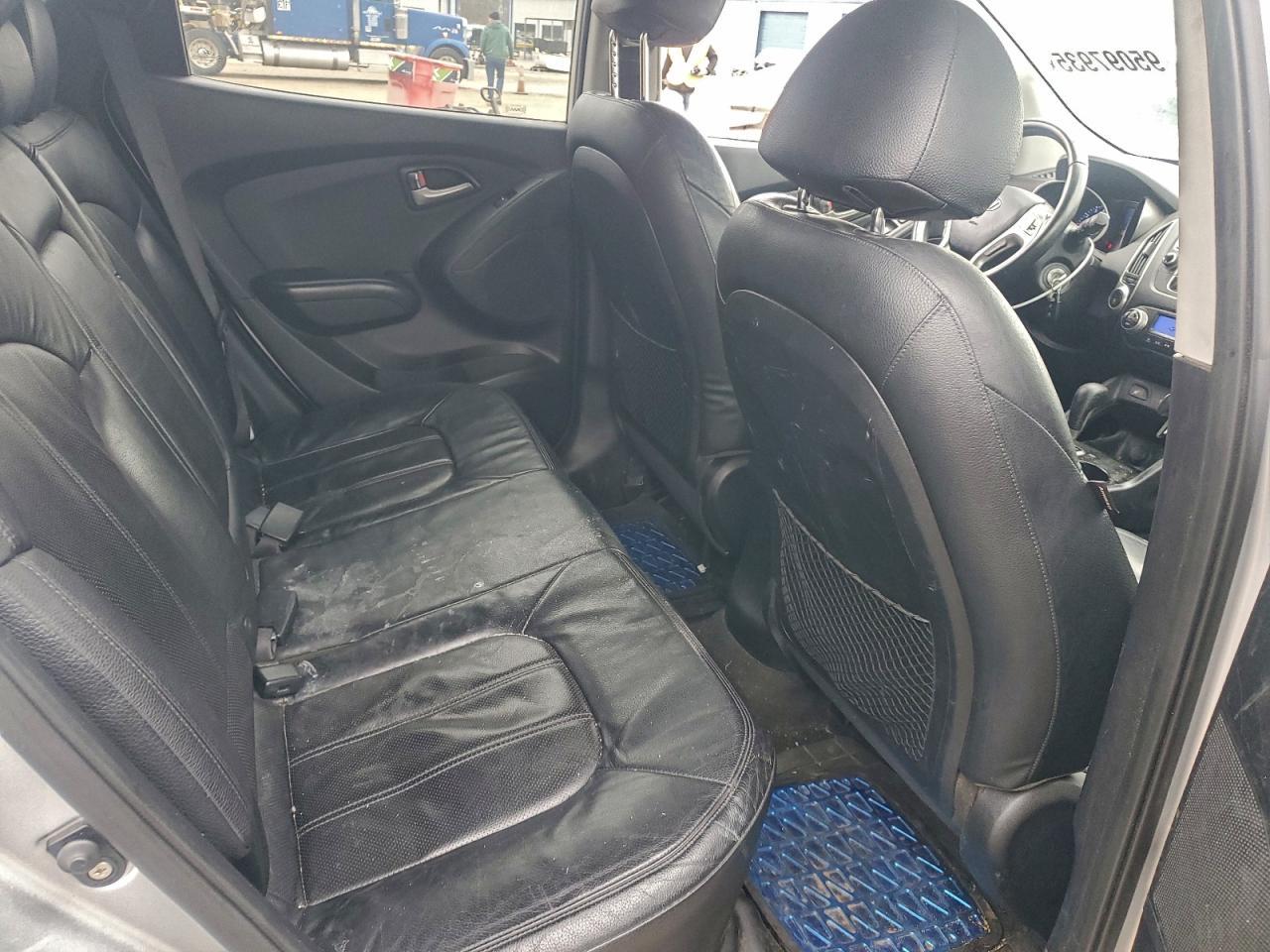 2010 HYUNDAI TUCSON
