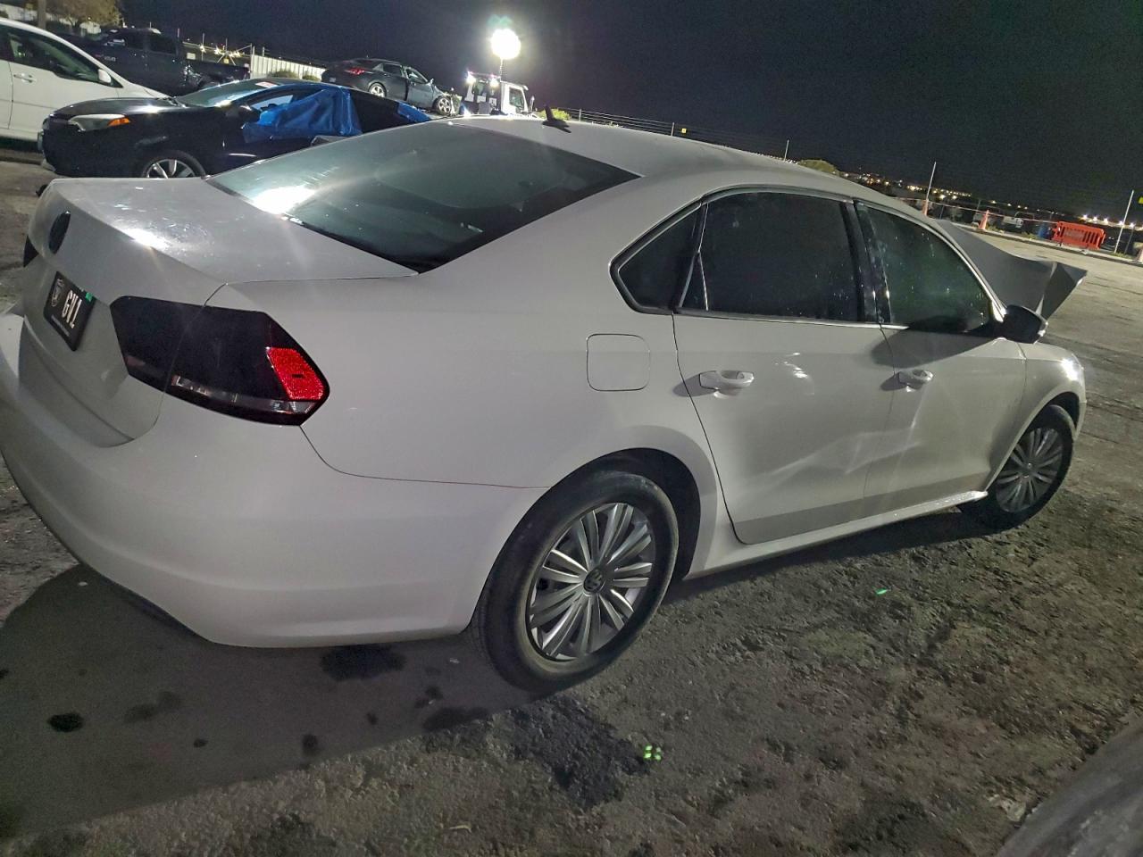 2015 VOLKSWAGEN Passat