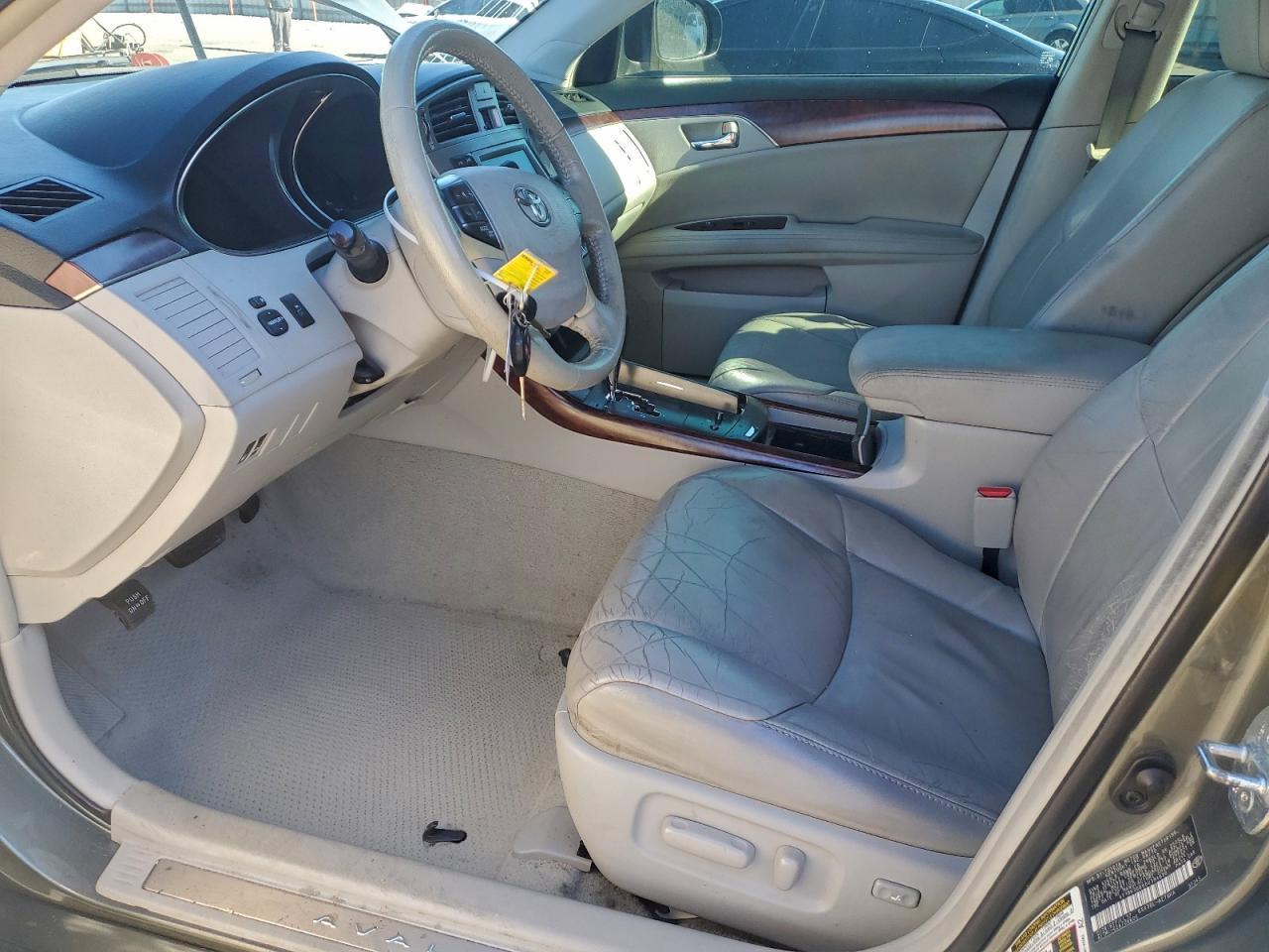 2011 TOYOTA Avalon