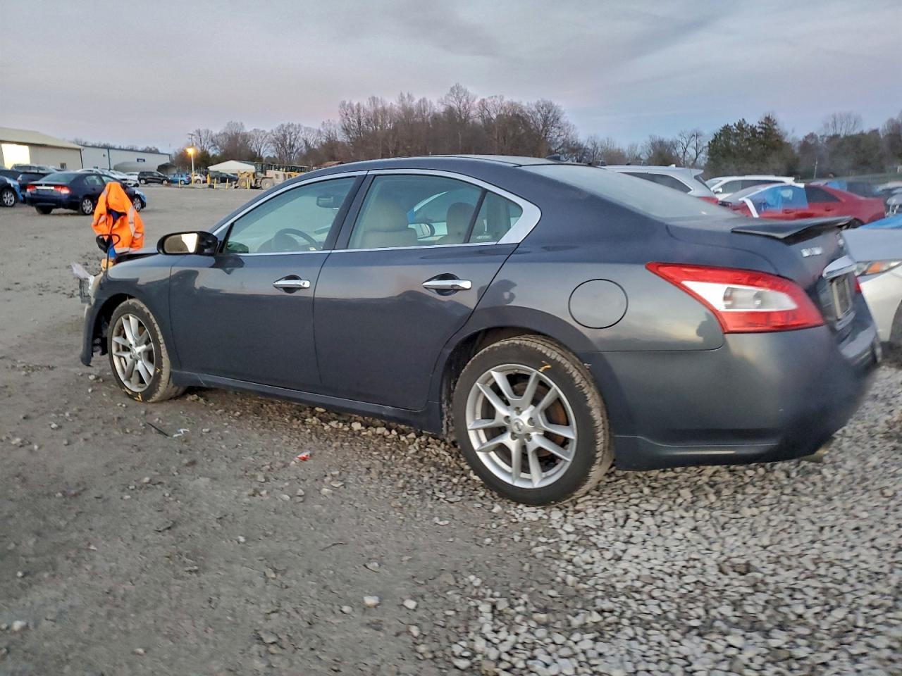 2010 NISSAN Maxima