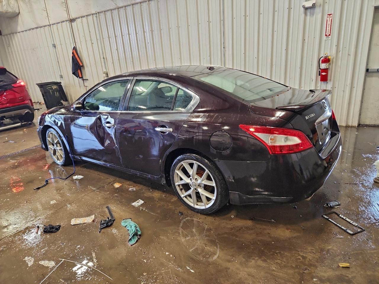 2011 NISSAN Maxima