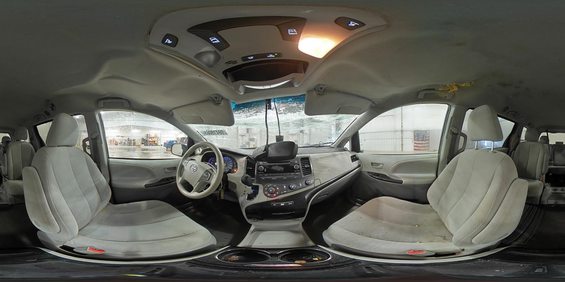 2012 TOYOTA SIENNA