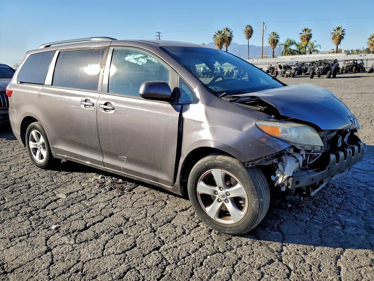 2017 TOYOTA SIENNA