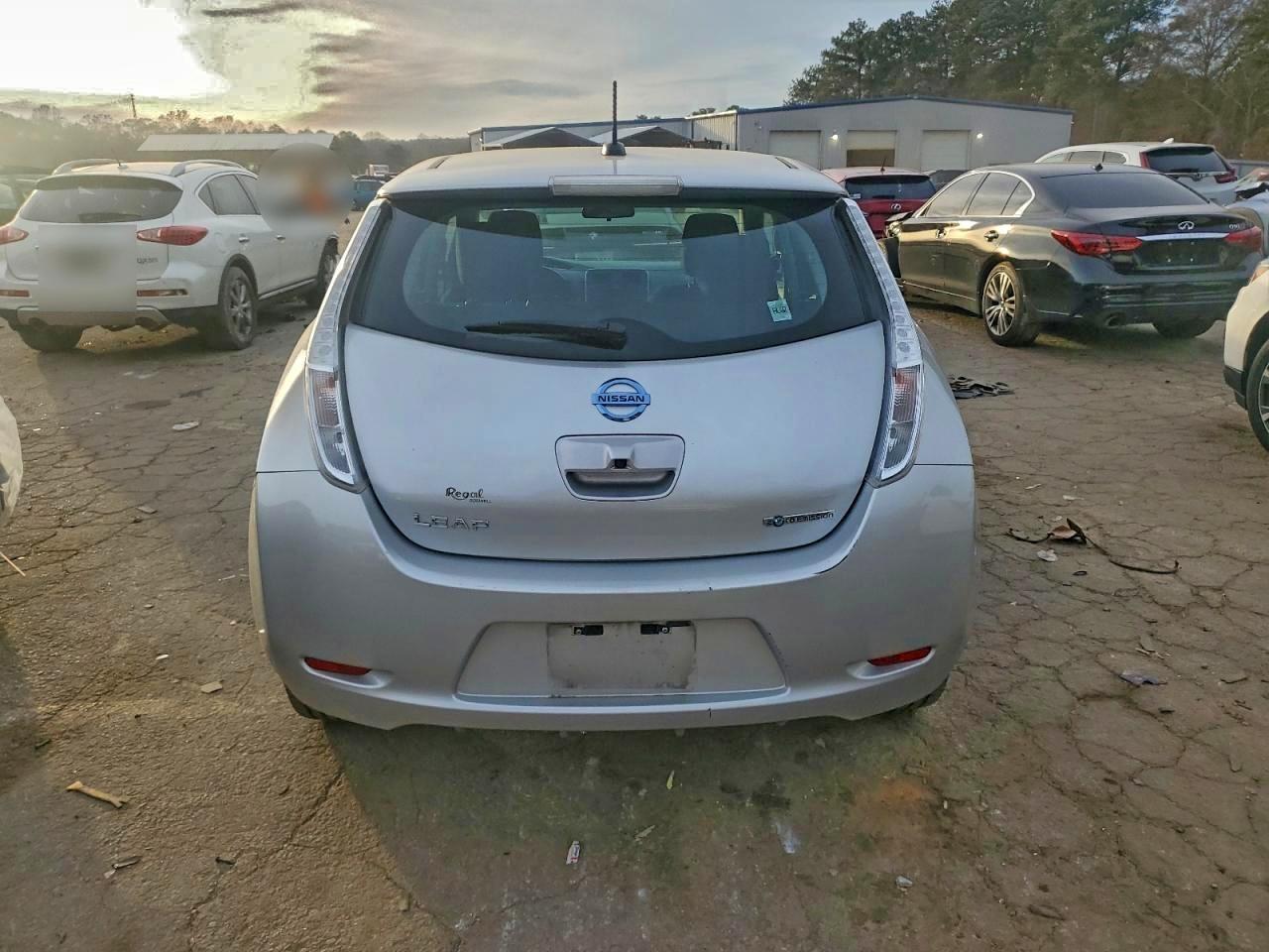 2015 NISSAN LEAF
