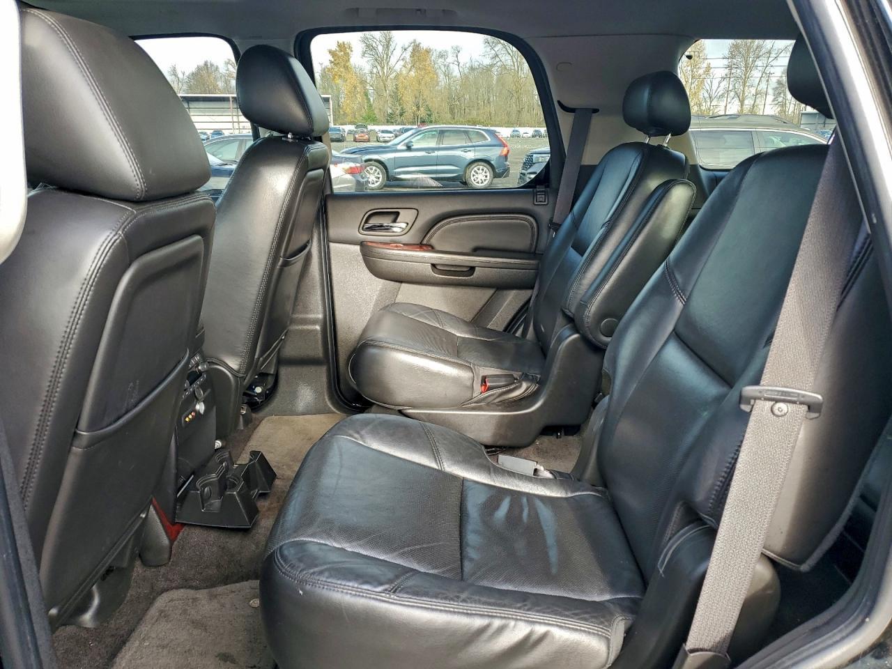 2010 CADILLAC ESCALADE