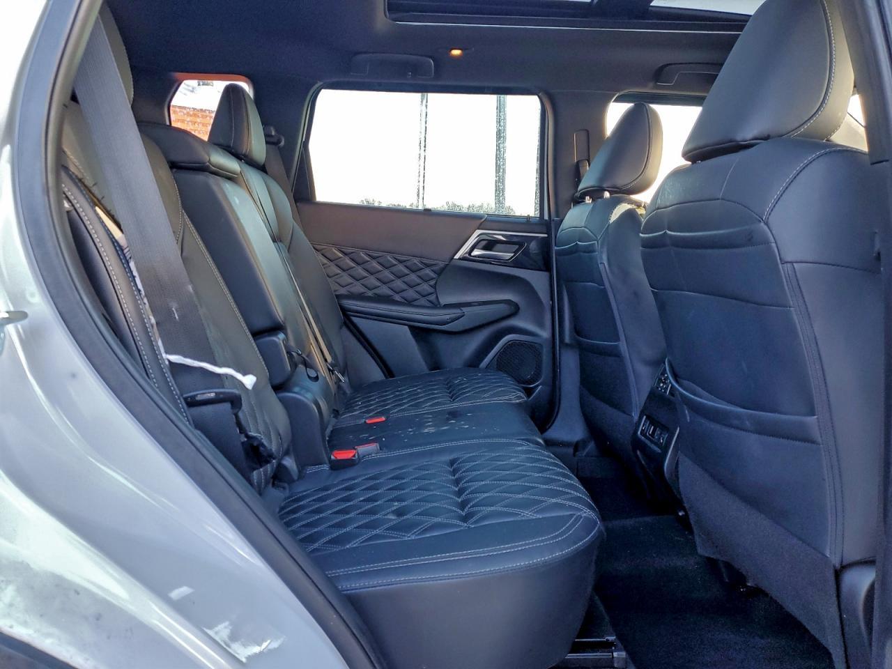 2023 MITSUBISHI outlander