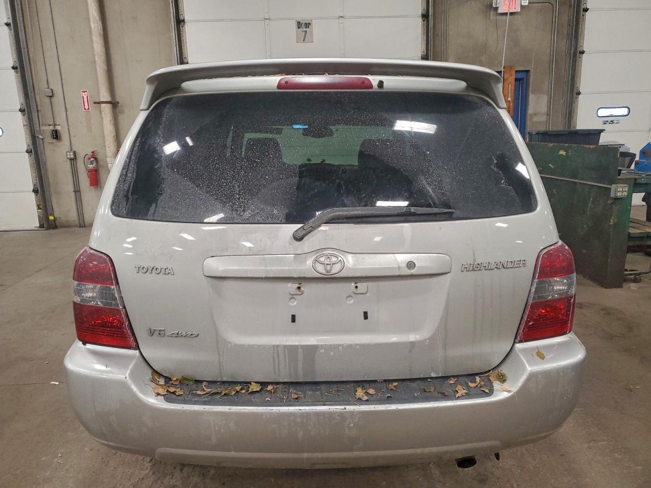 2004 TOYOTA HIGHLANDER