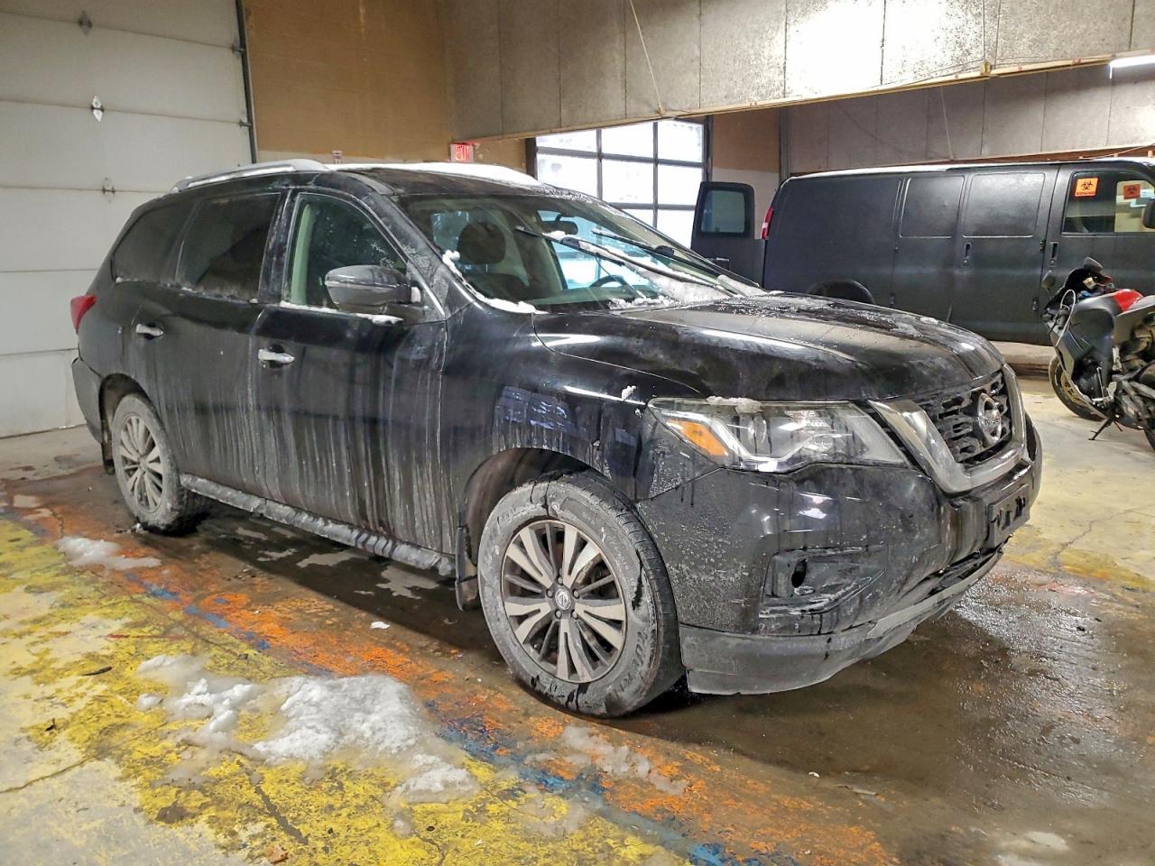 2017 NISSAN PATHFINDER