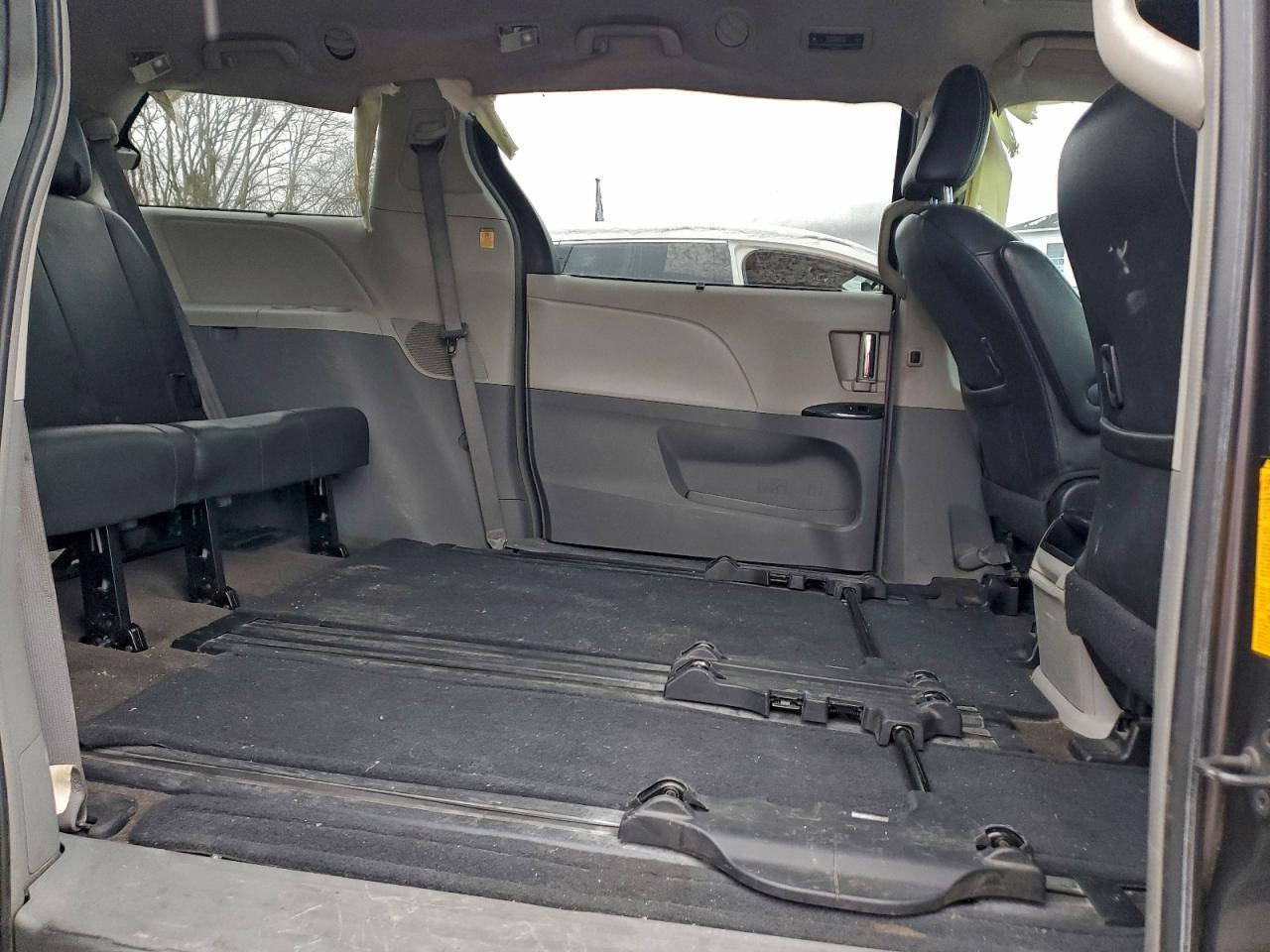 2012 TOYOTA SIENNA