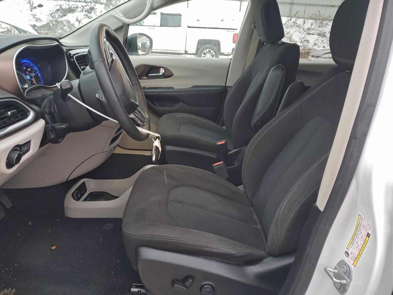 2022 CHRYSLER Voyager