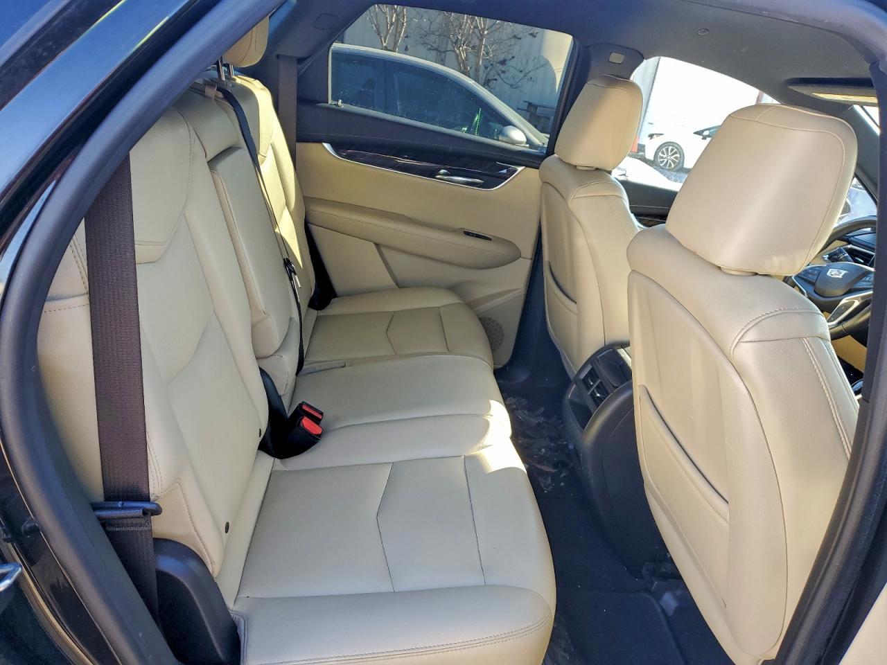 2017 CADILLAC XT5