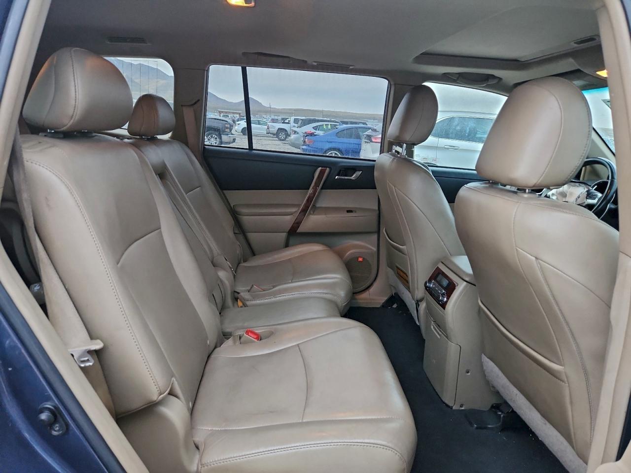 2011 TOYOTA HIGHLANDER