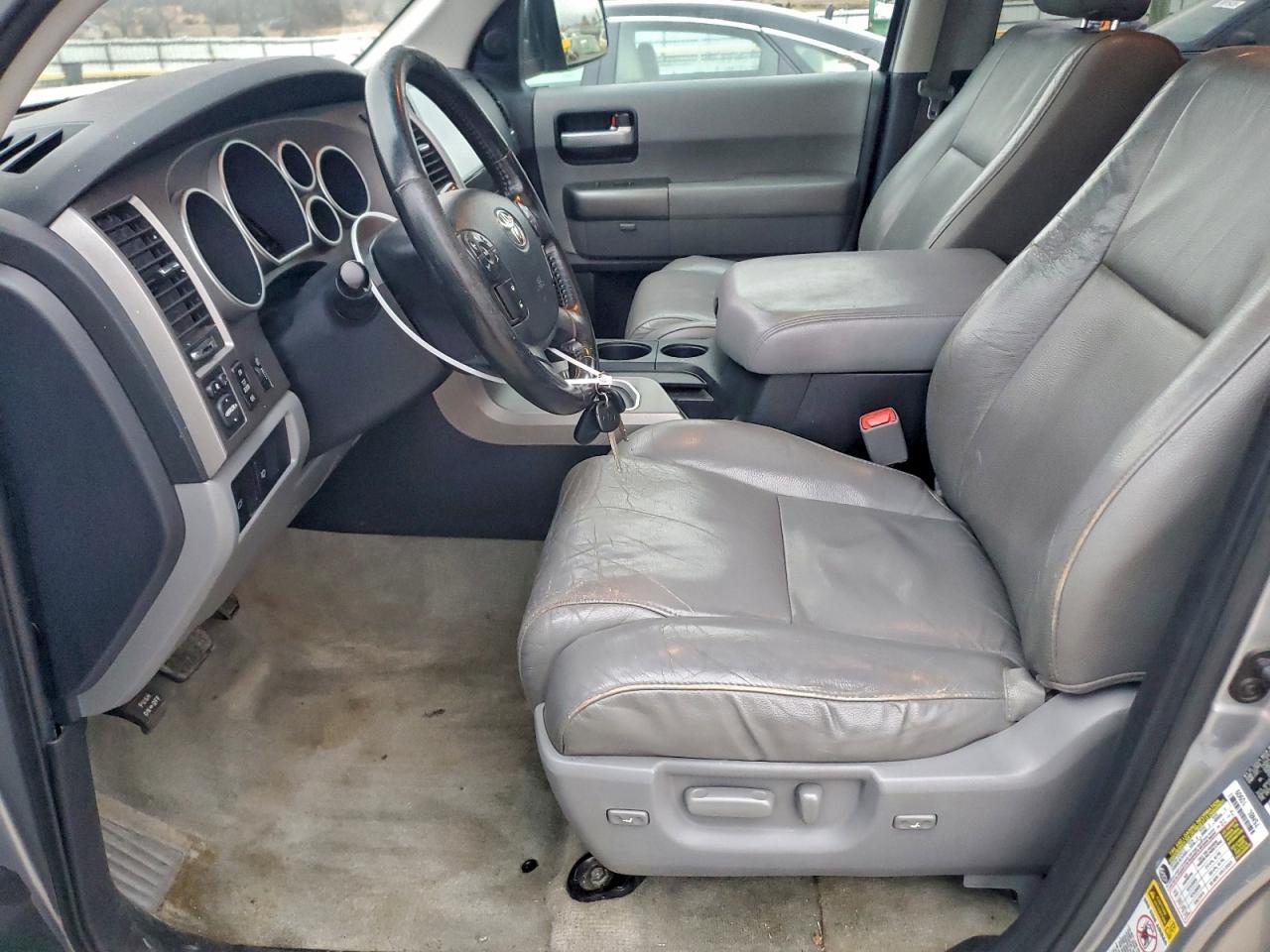 2011 TOYOTA Sequoia