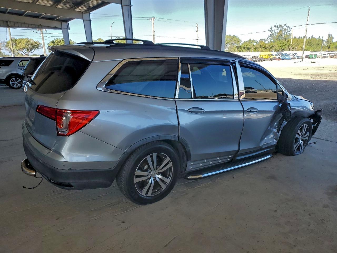 2017 HONDA PILOT