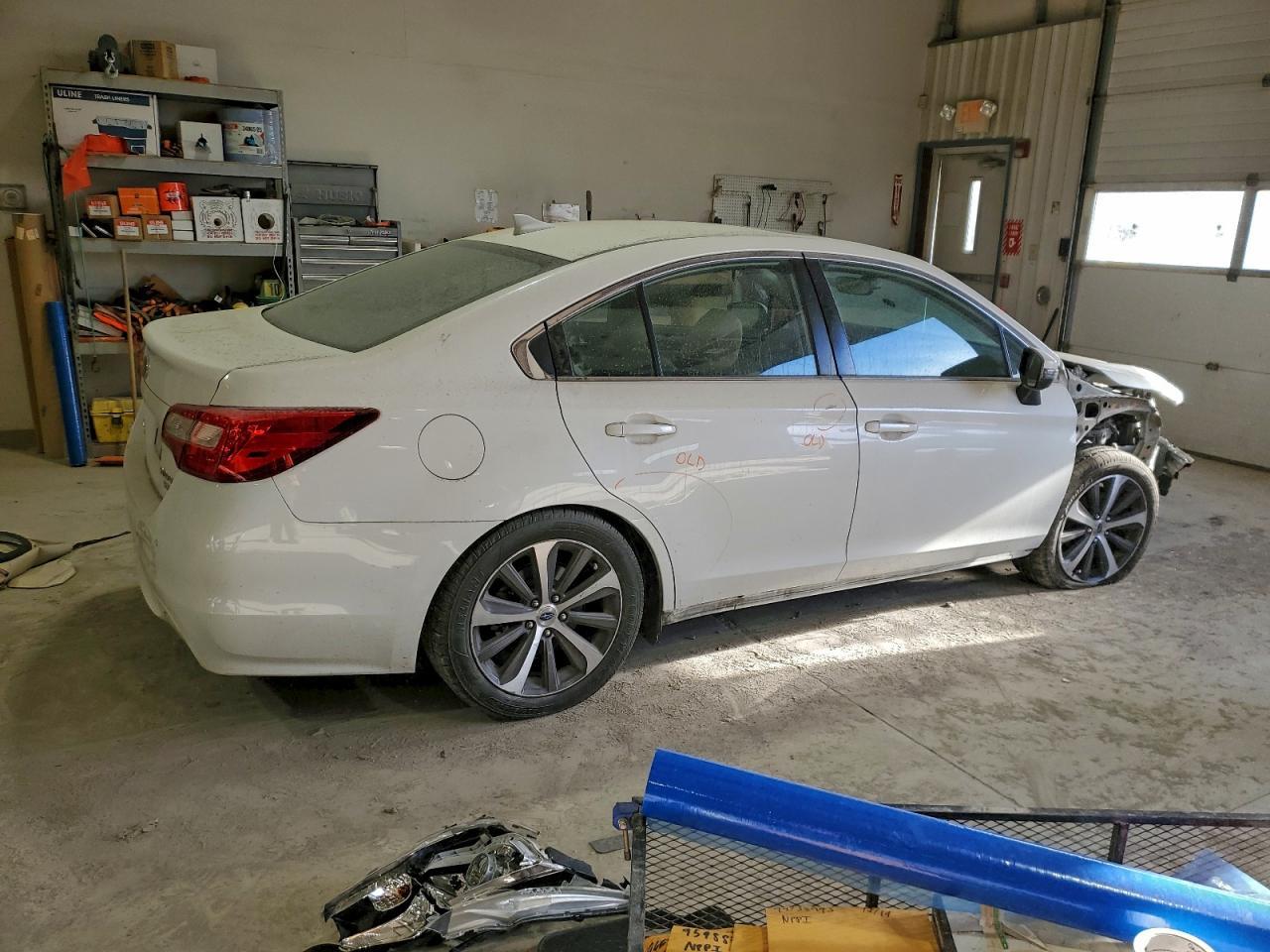 2017 SUBARU Legacy