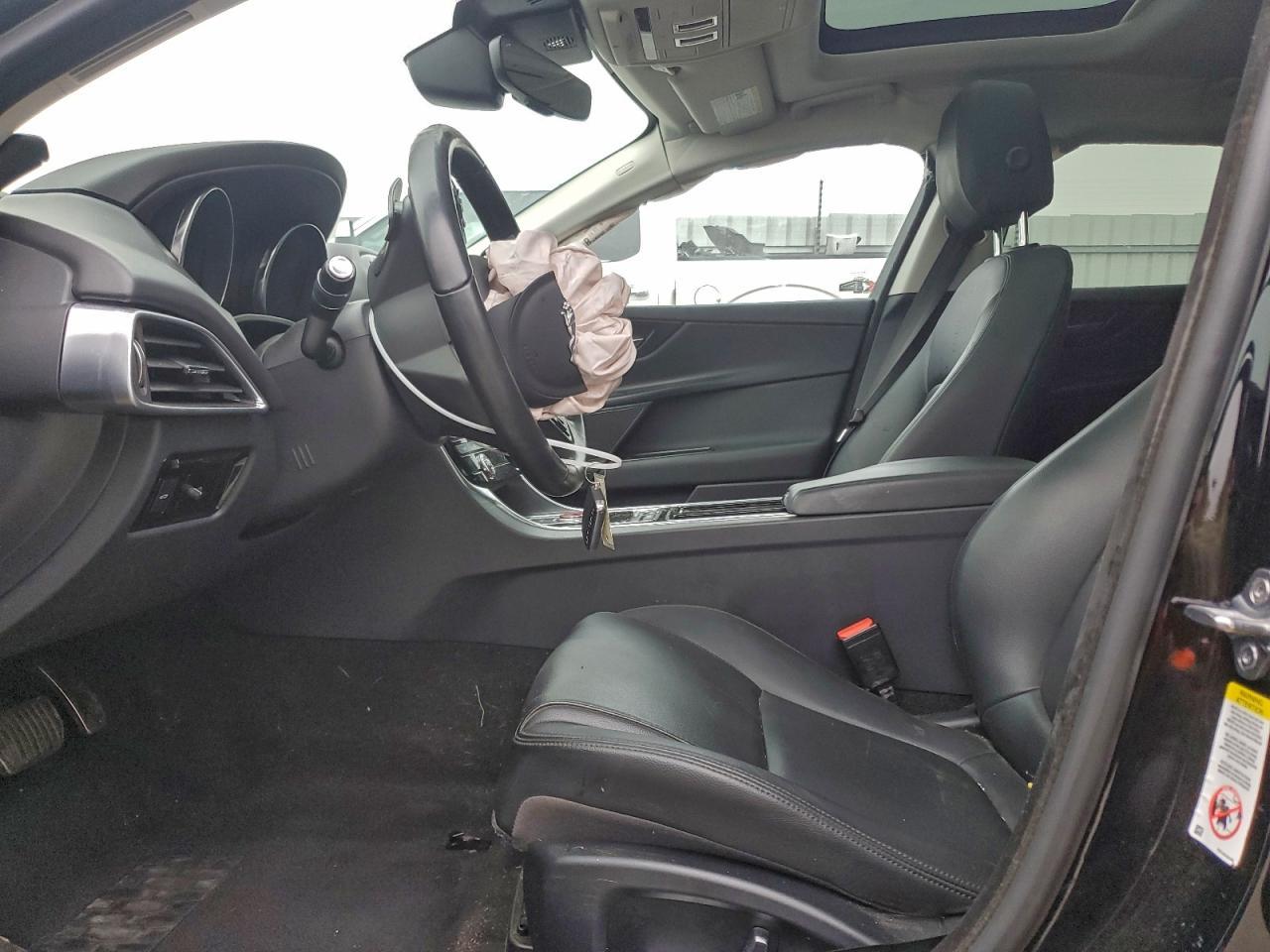 2019 JAGUAR XE