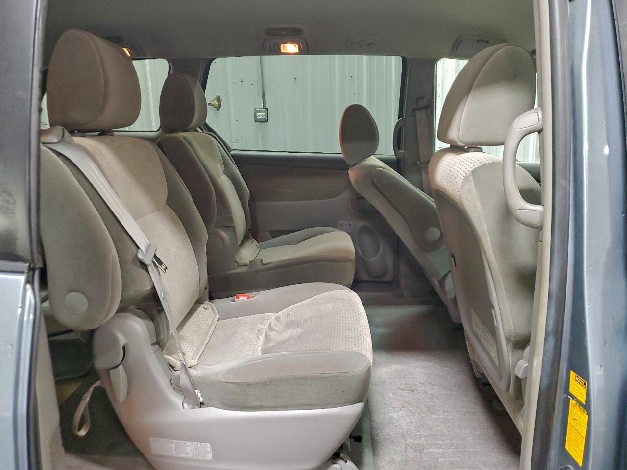 2010 TOYOTA SIENNA