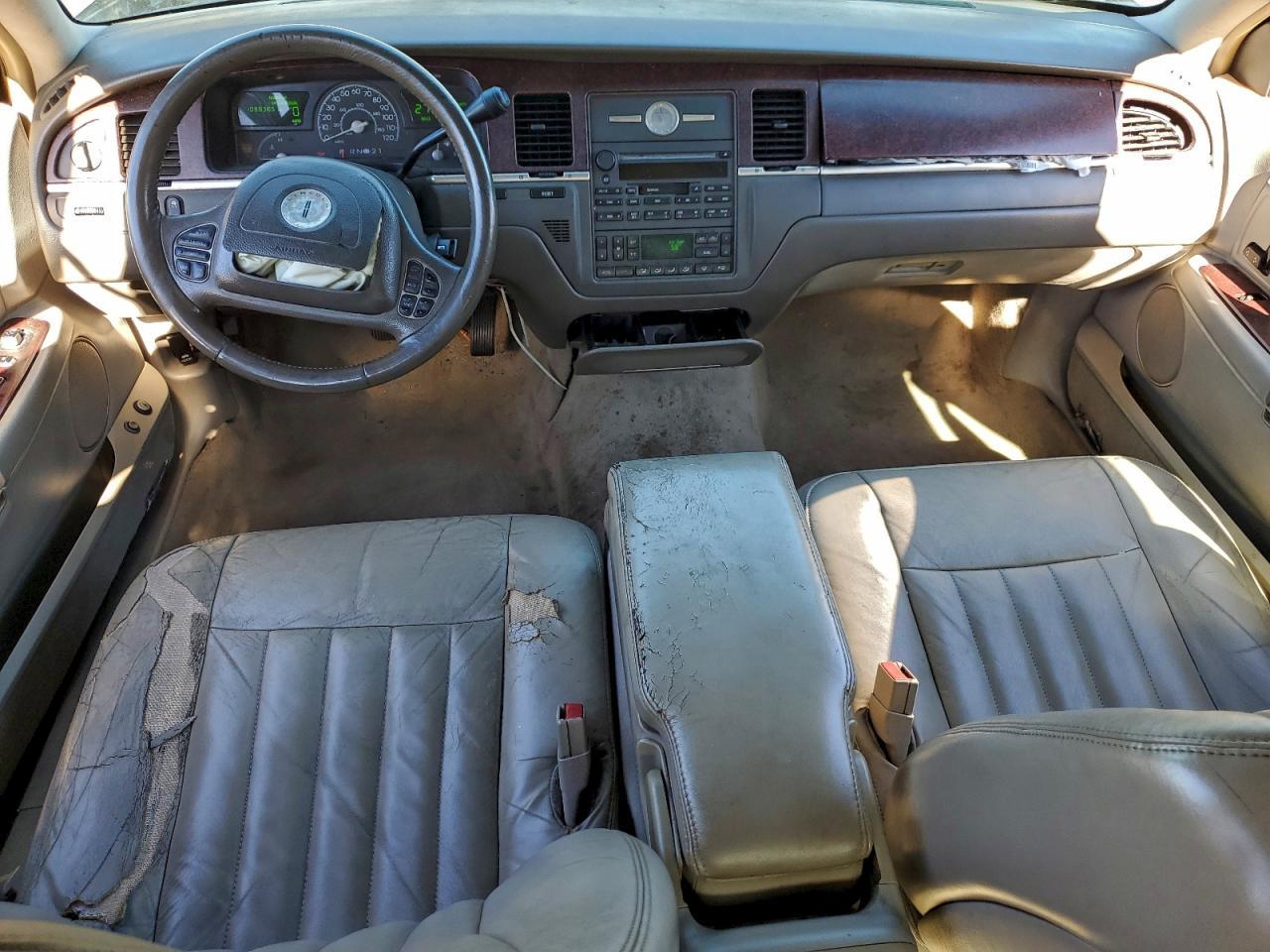 2004 LINCOLN Town Car