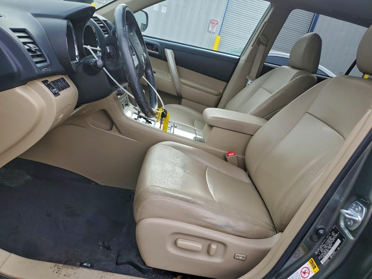 2013 TOYOTA HIGHLANDER