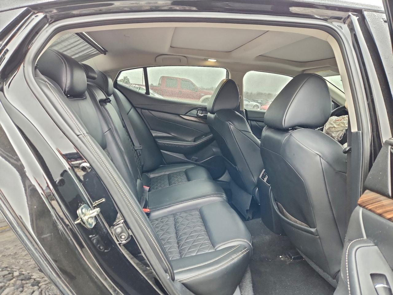 2017 NISSAN Maxima