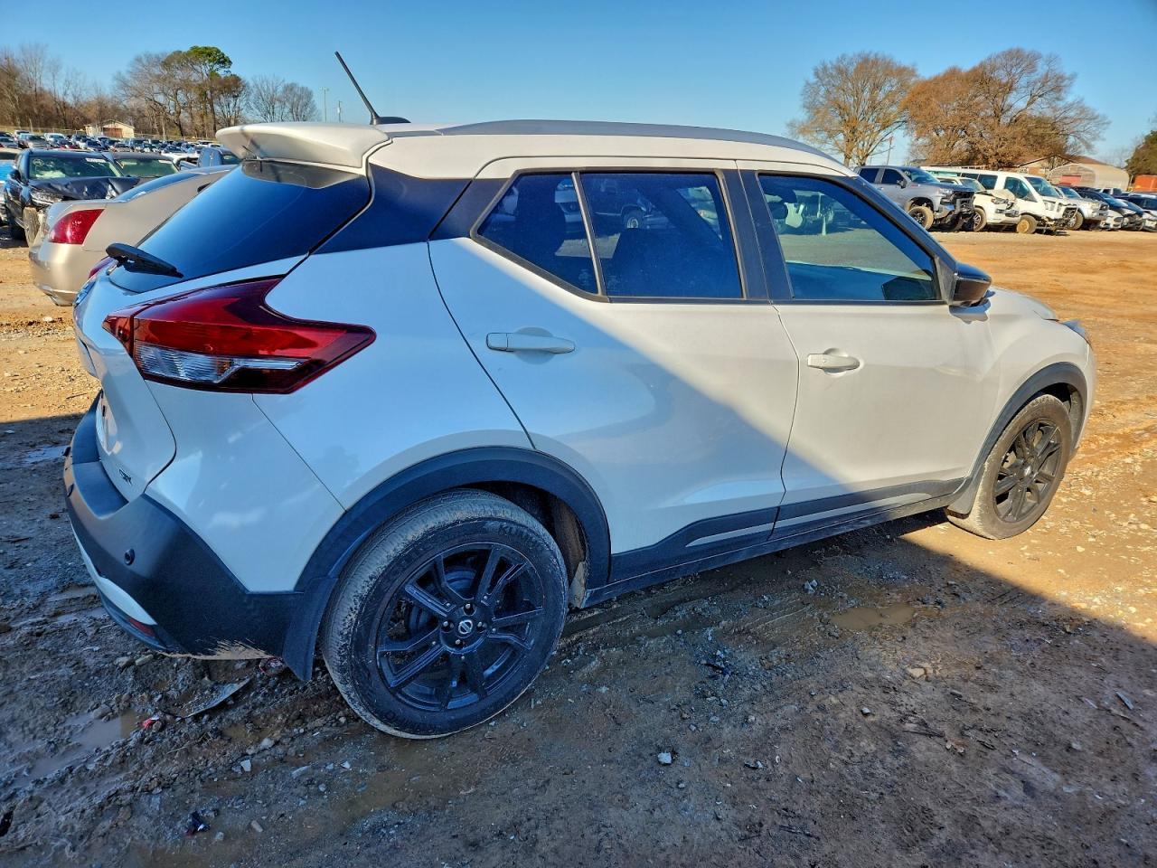 2020 NISSAN KICKS