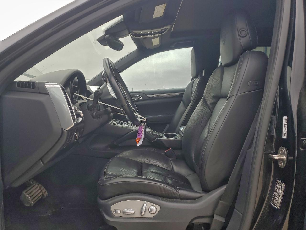 2017 PORSCHE CAYENNE
