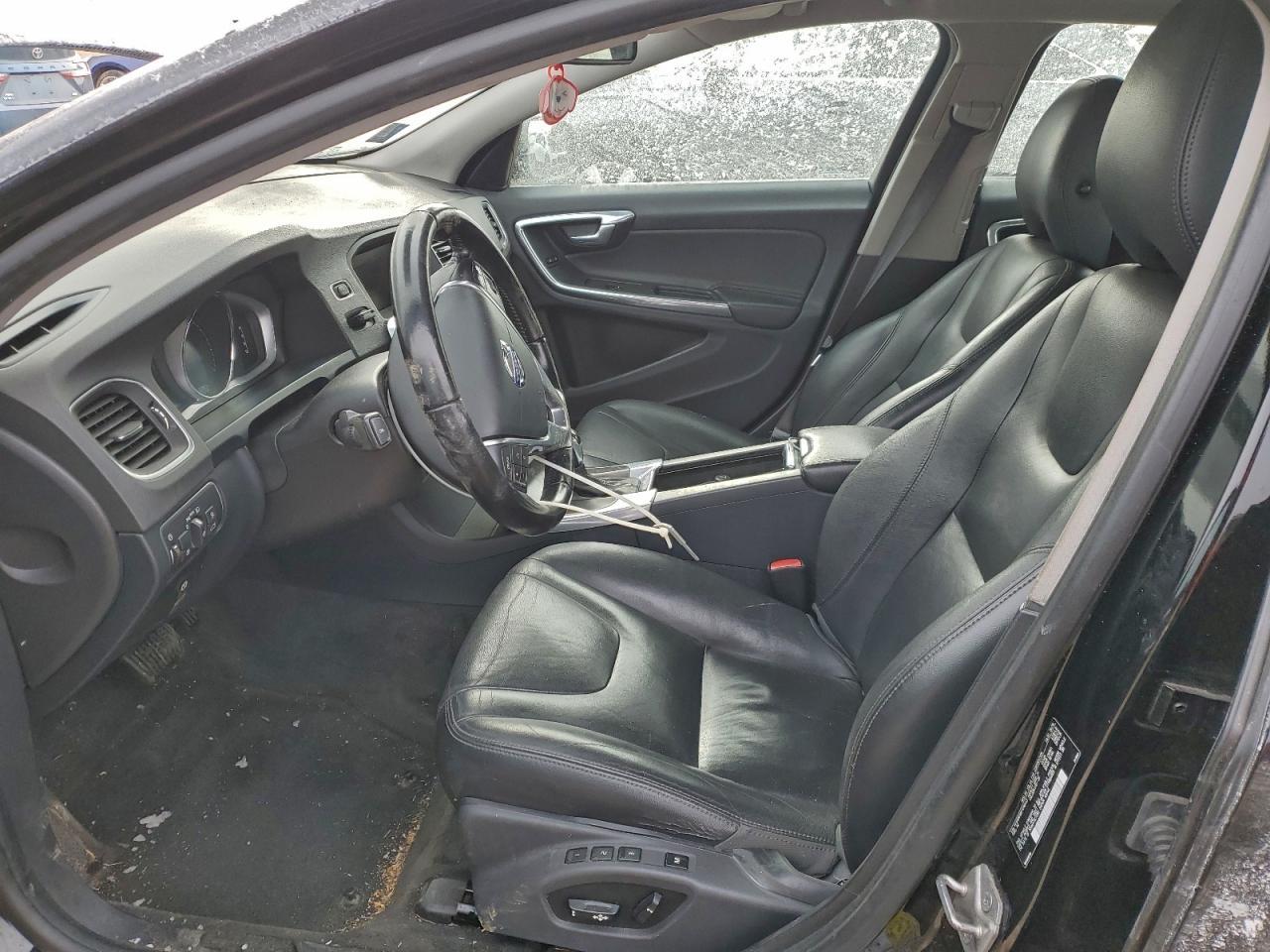 2015 VOLVO S60