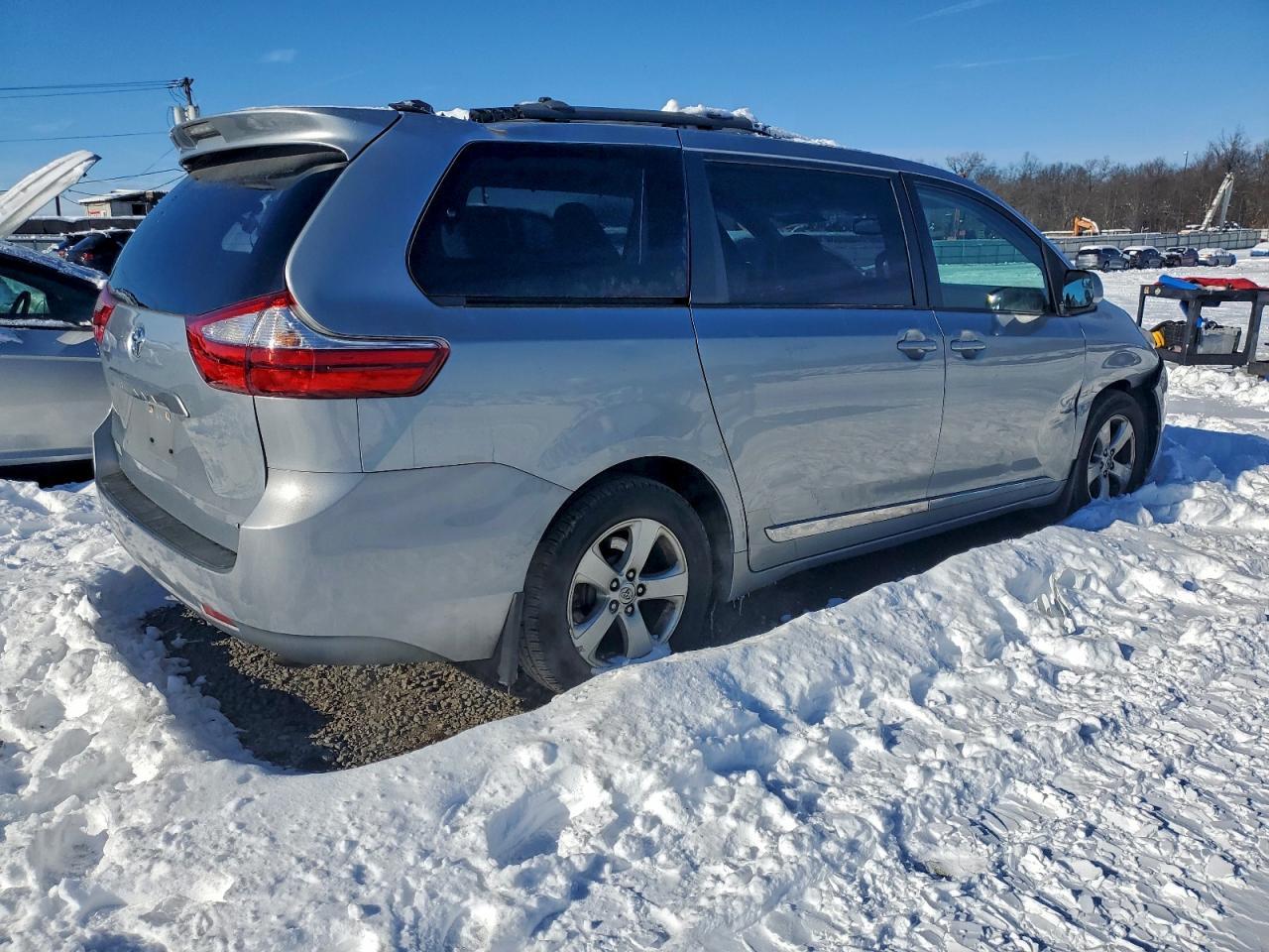 2015 TOYOTA SIENNA