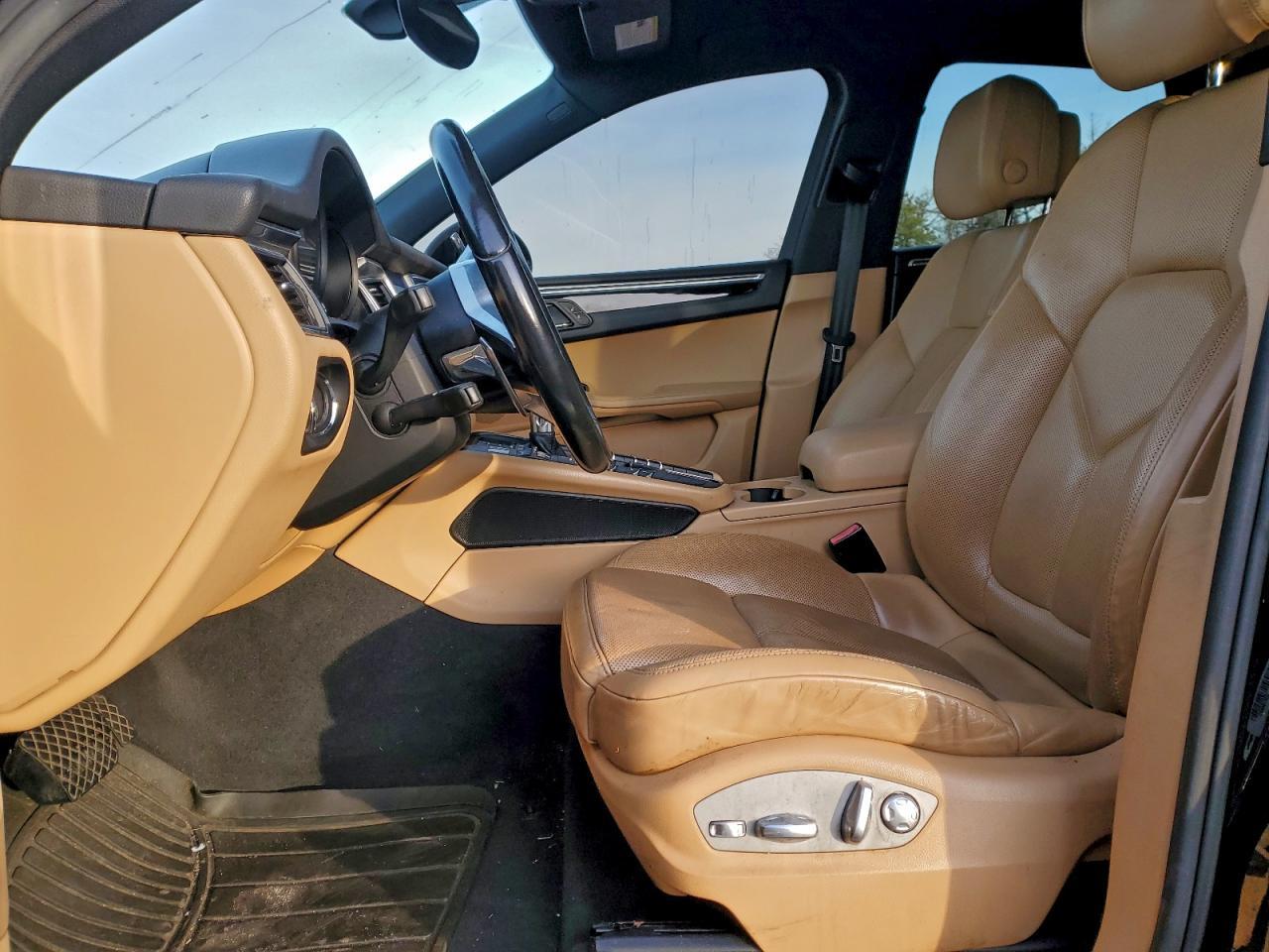 2017 PORSCHE Macan