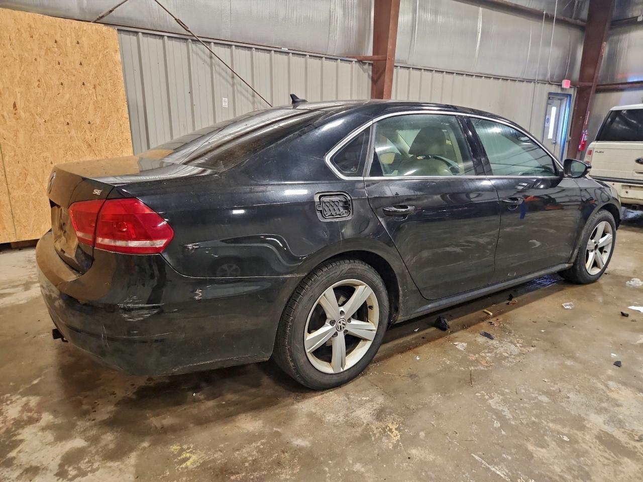 2012 VOLKSWAGEN Passat