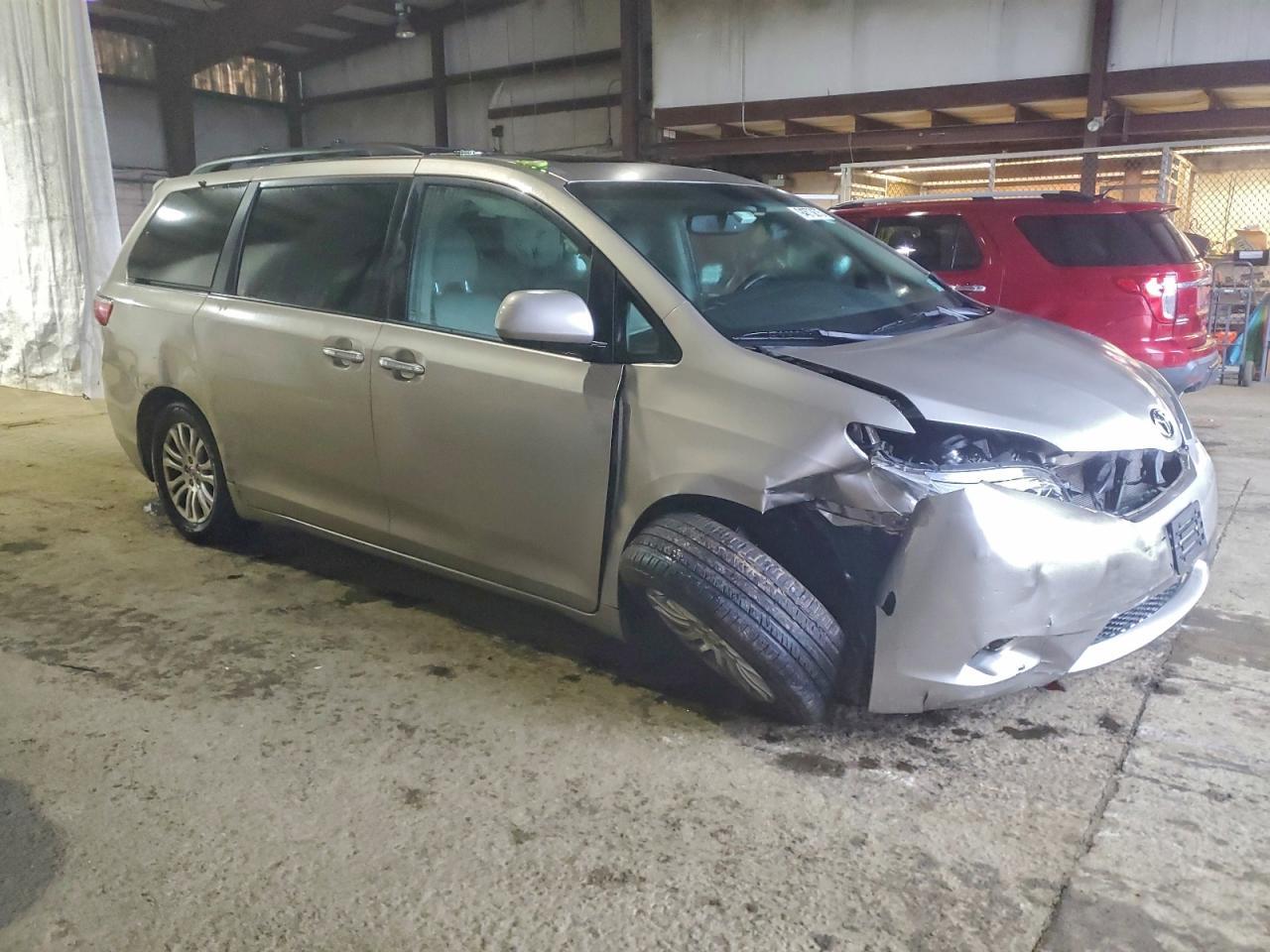 2015 TOYOTA SIENNA