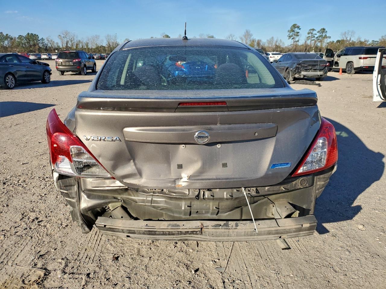 2015 NISSAN VERSA