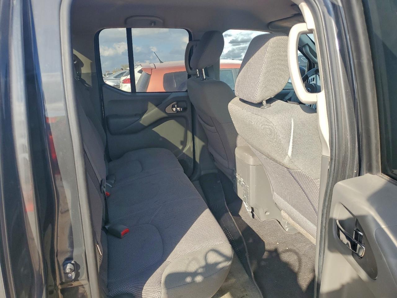 2015 NISSAN Frontier