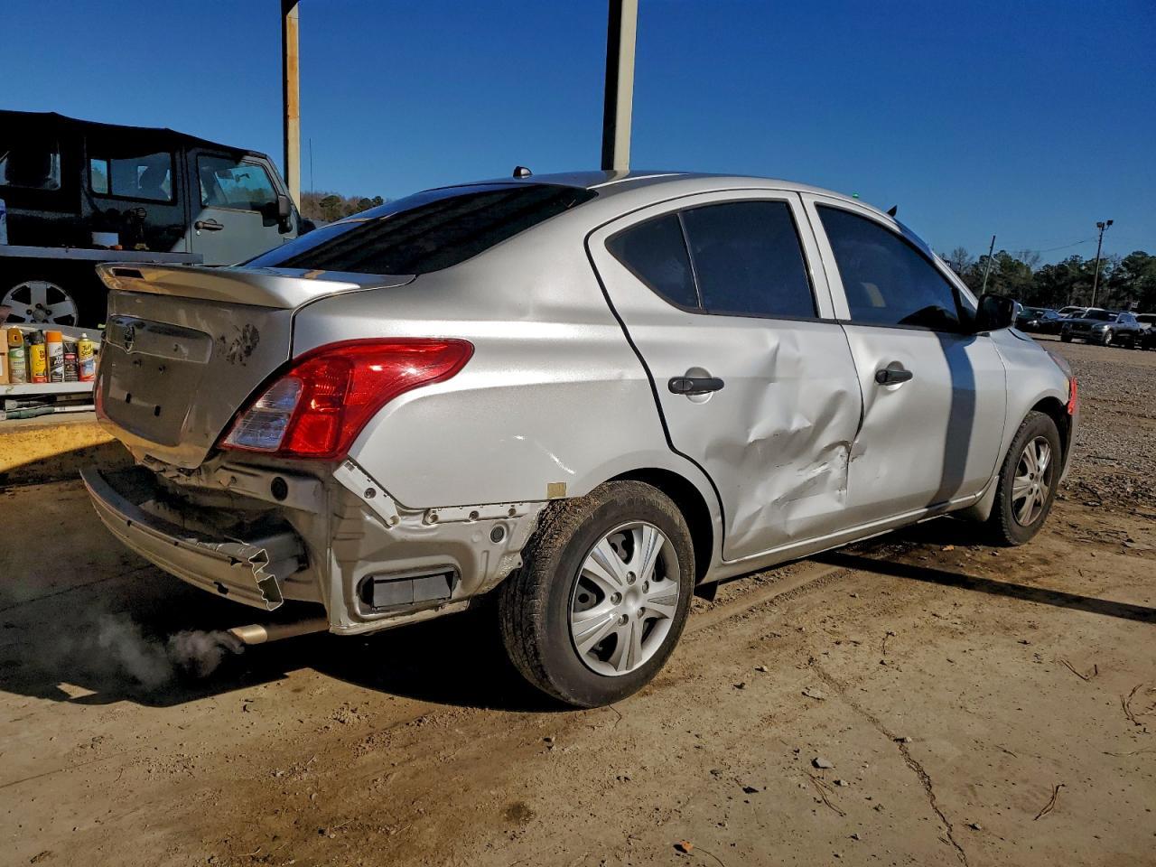 2016 NISSAN VERSA