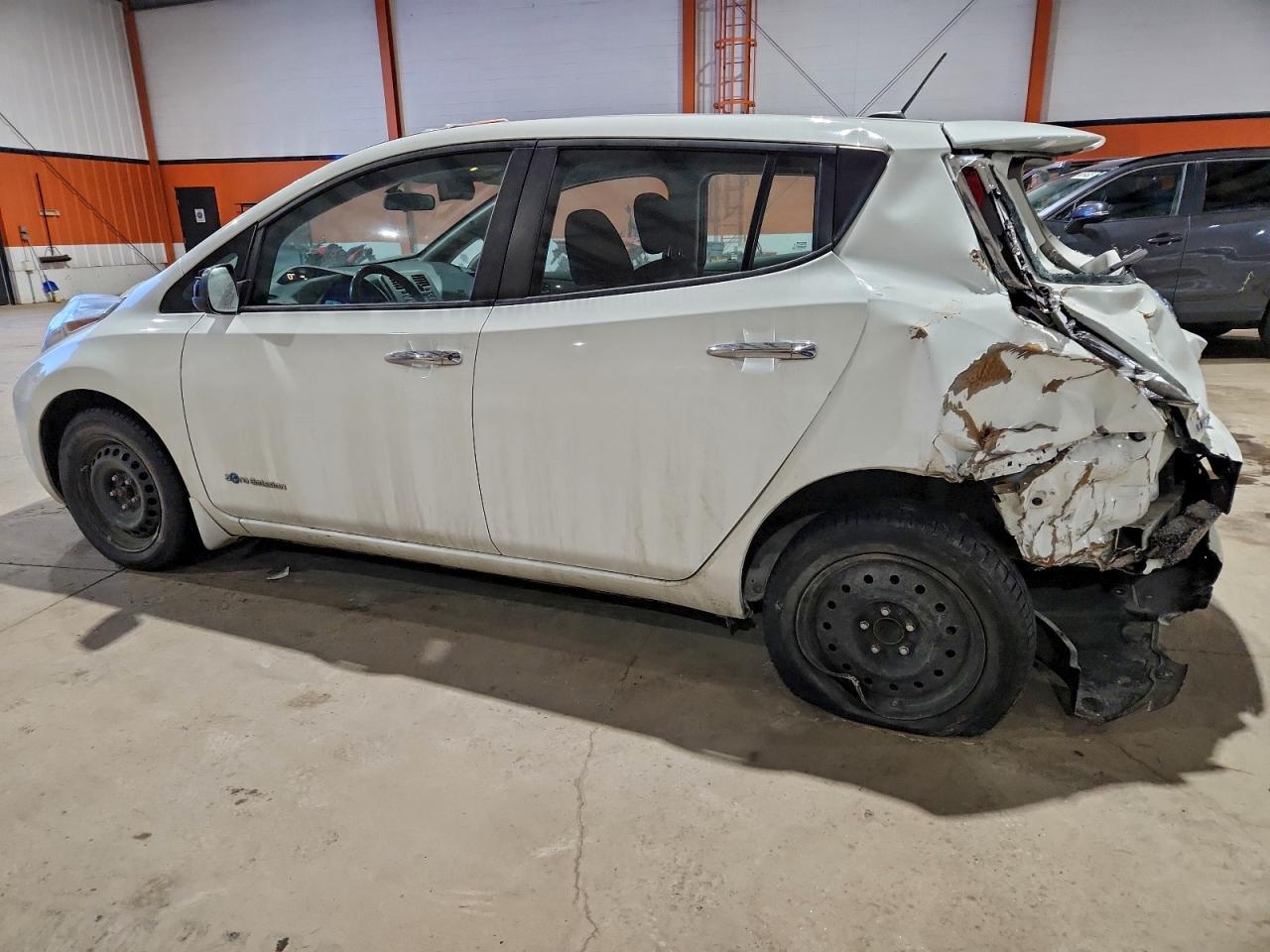 2015 NISSAN LEAF